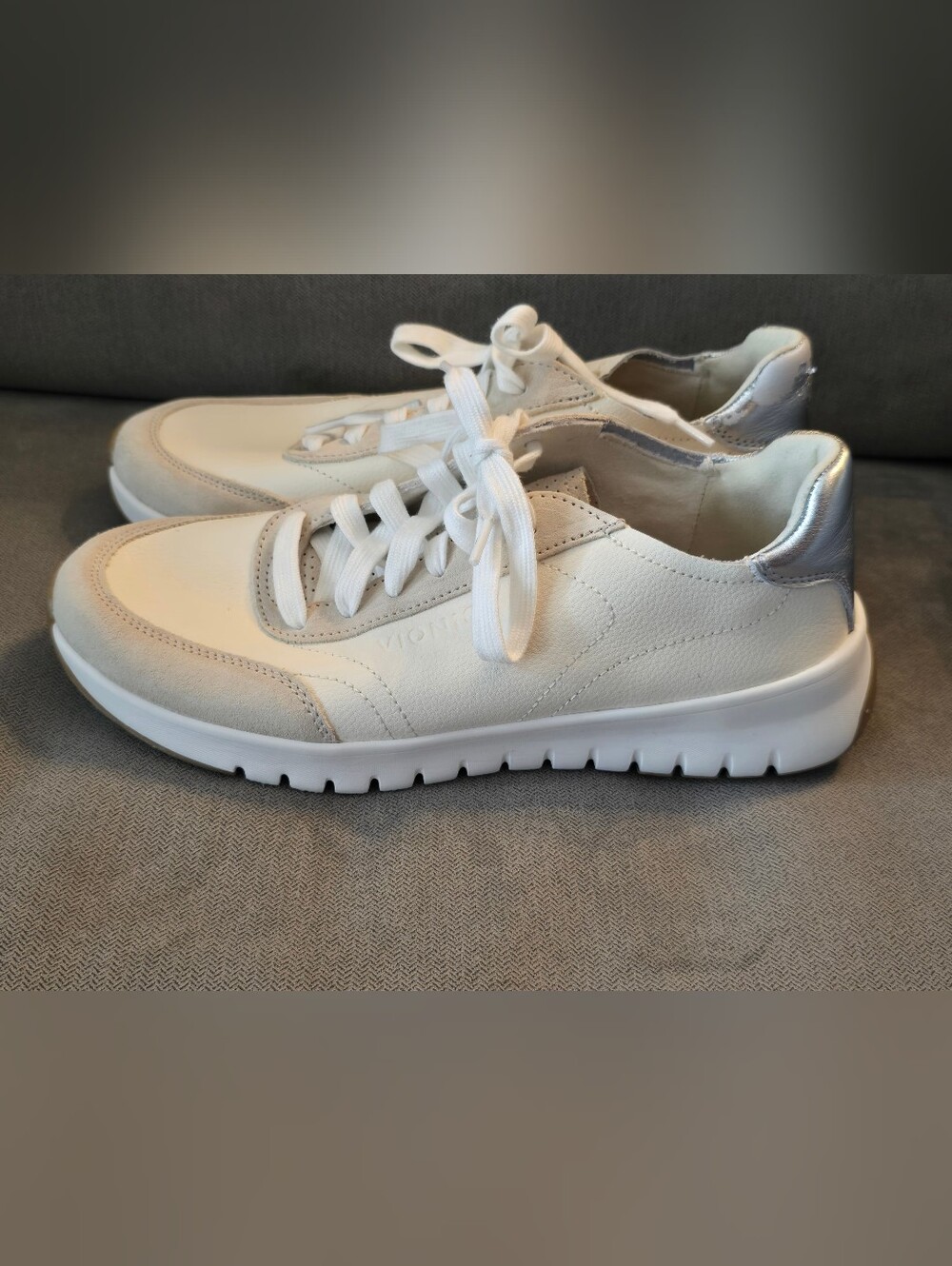 NWOB Vionic Women’s Leather Lace-Up Sneaker - 8.5